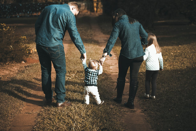 Varför anlita en professionell städservice för upptagna familjer?